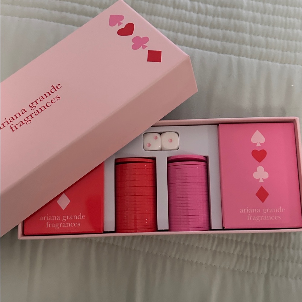 Ariana Grande Fragrance poker set